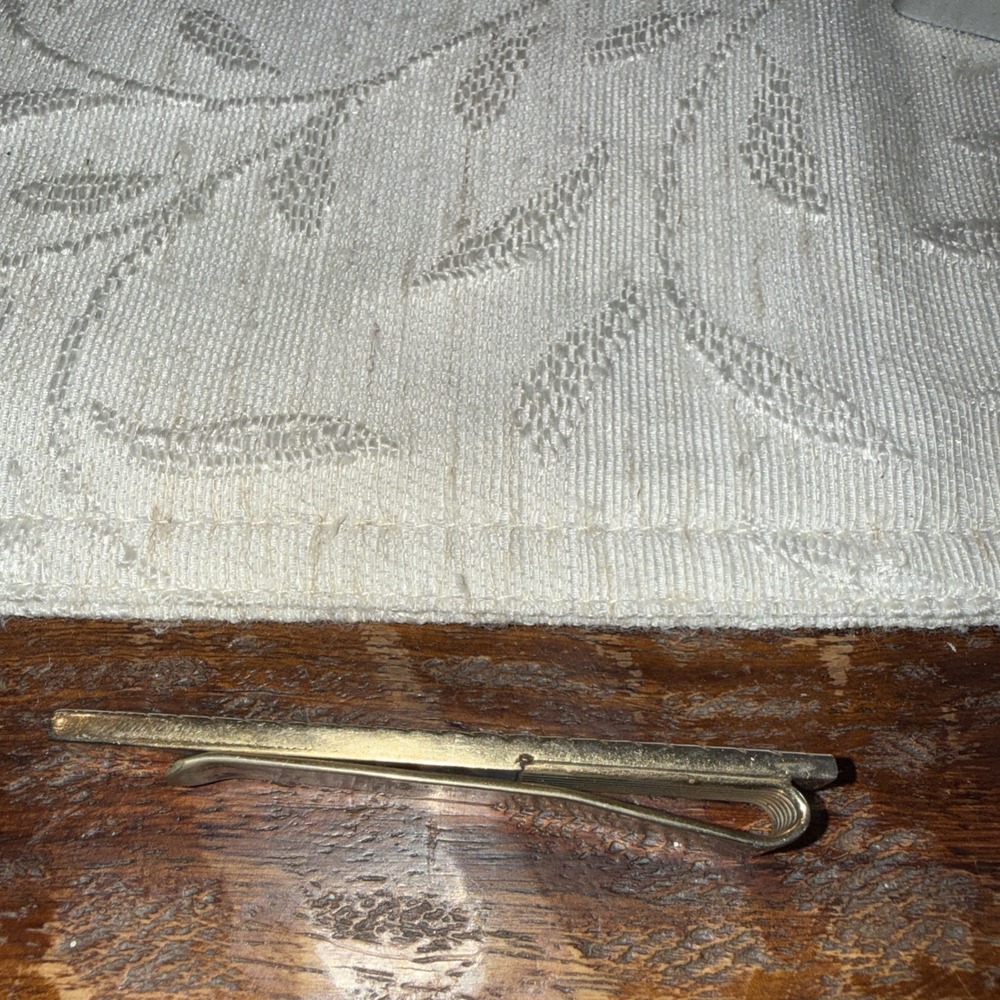 Vintage 1950s Gold-Tone Tie Bar – Classic Textured Men's Accessory - Picture 7 of 9